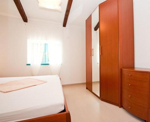 Little Summer House Baska  Phòng bức ảnh